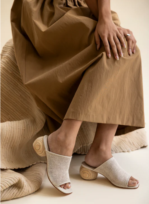 Mina Mule - Linen with sculpted wood heel